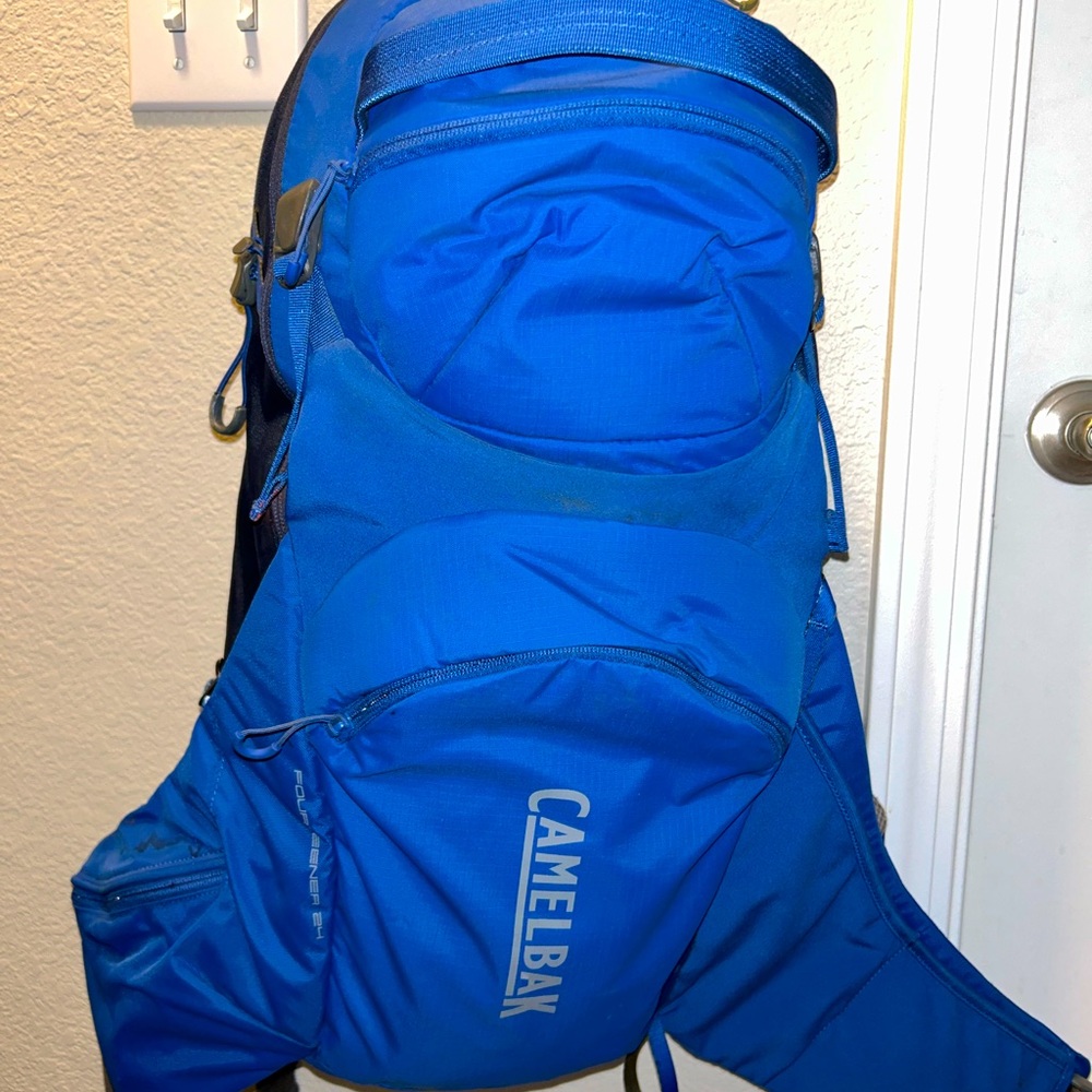 Camelbak fourteener 24 hydration pack- 100fl. Oz. Galaxy glue/navy blazer